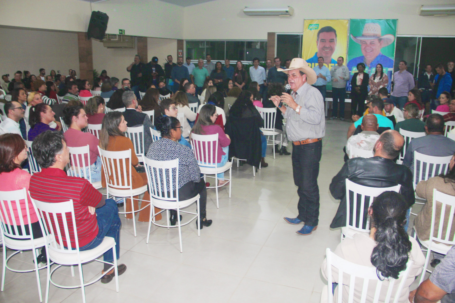 Candidato ao Governo de MS, Riedel conversa com lideranças e população em Três Lagoas