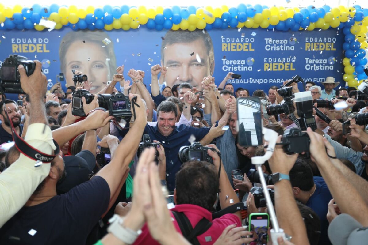 Riedel: “Coloco meu nome, minha história de vida, minhas mãos limpas, com autonomia, independência e responsabilidade em prol do Mato Grosso do Sul” Riedel: “Coloco meu nome, minha história de vida, minhas mãos limpas, com autonomia, independência e responsabilidade em prol do Mato Grosso do Sul”