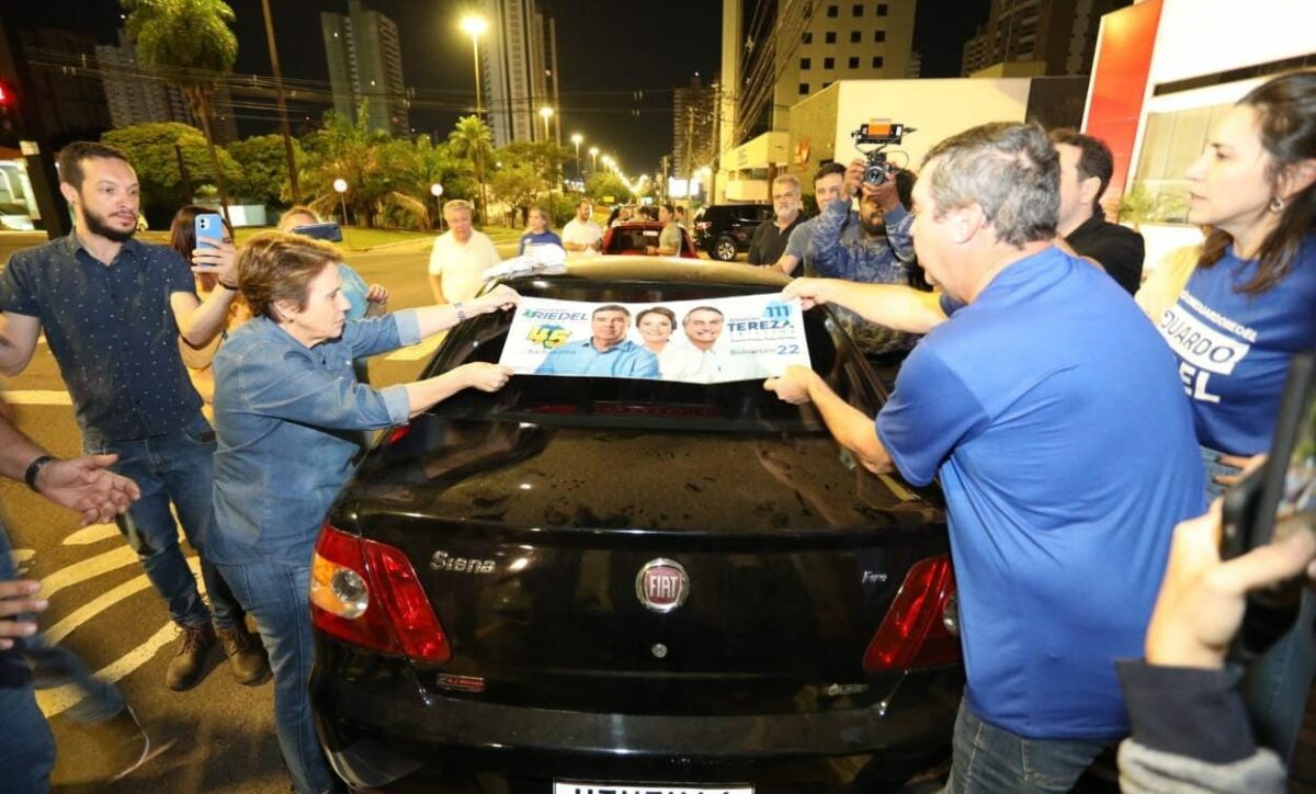 "Dada a Largada" : Adesivagem marca a Largada Oficial da Campanha de Eduardo Riedel "Dada a Largada" : Adesivagem marca a Largada Oficial da Campanha de Eduardo Riedel