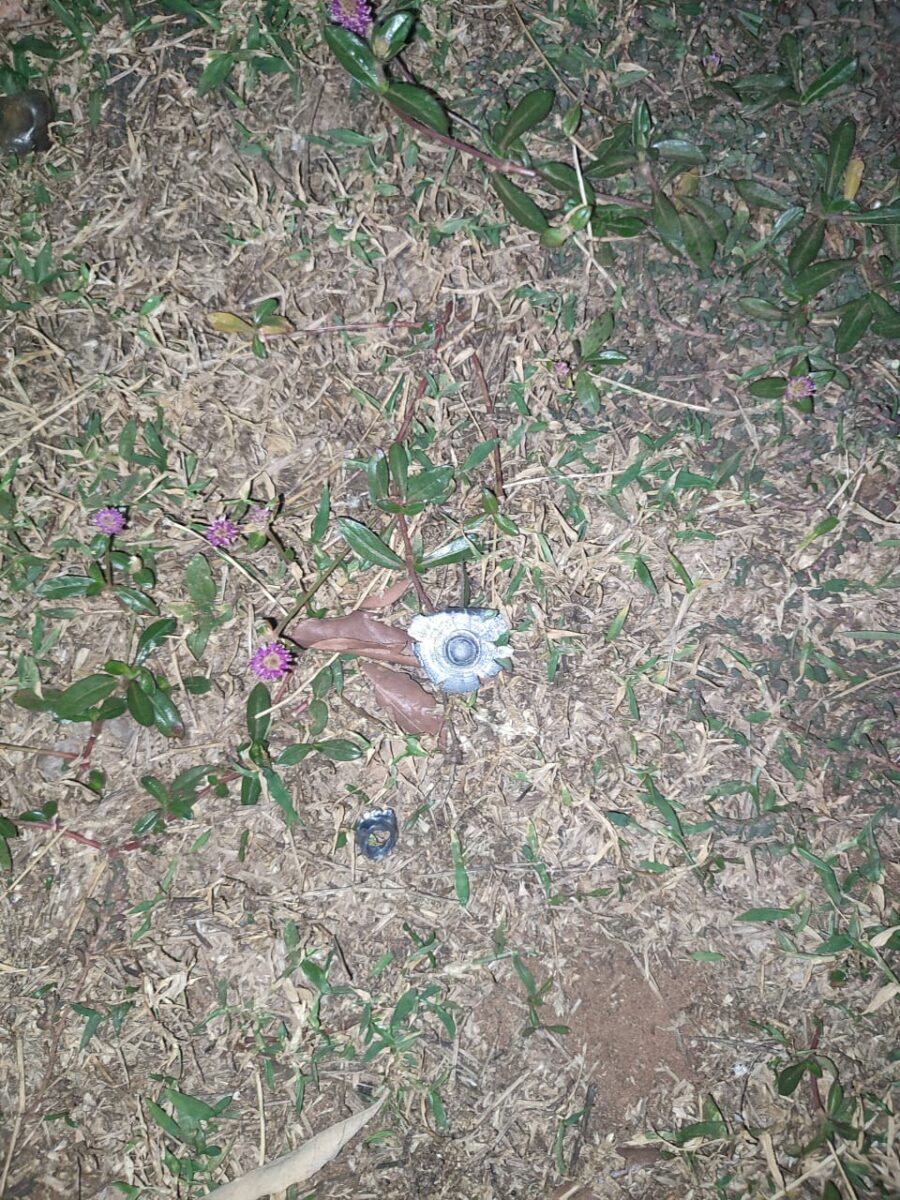 Madrugada de Terror; Moradora tem portão da casa e carro atingidos por disparos de arma de fogo em Três Lagoas Madrugada de Terror; Moradora tem portão da casa e carro atingidos por disparos de arma de fogo em Três Lagoas