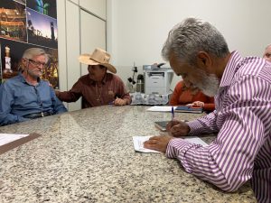 Empresários recebem escrituras definitivas de terrenos no Núcleo Industrial Empresários recebem escrituras definitivas de terrenos no Núcleo Industrial