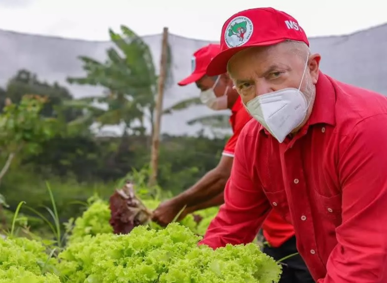 Agronegócio deve ser eliminado da terra, diz Lula e MST