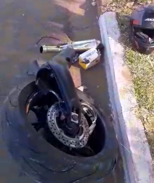 Rapaz vem a óbito após perder o controle da motocicleta na Olinto Mancini Rapaz vem a óbito após perder o controle da motocicleta na Olinto Mancini