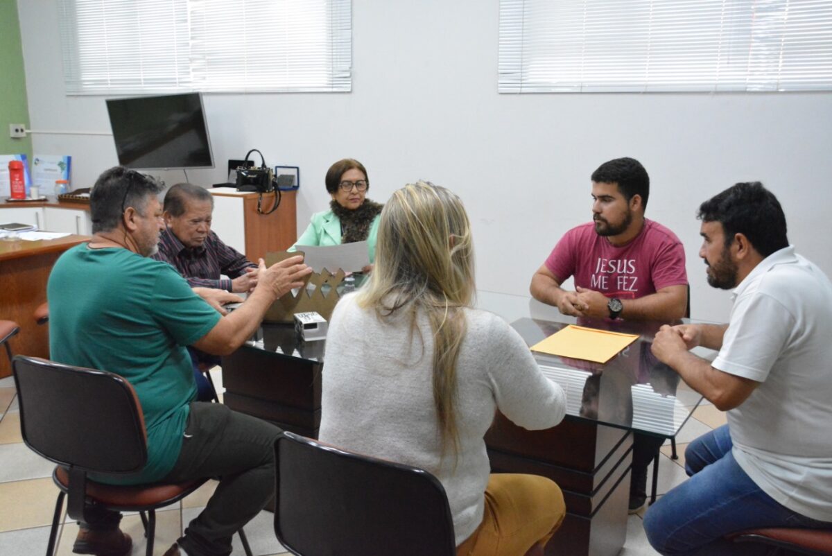 <strong>Prefeito Akira recebe integrantes da Banda “Ambrosio Lemes” que participaram de Festival de Bandas e Fanfarras em Glória de Dourados</strong>