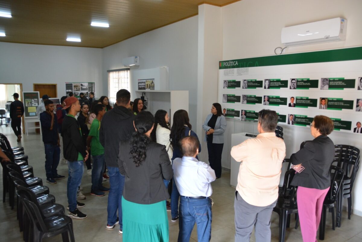 Museu Helena Meirelles recebe visita de estudantes de Anaurilândia em Bataguassu (MS) Museu Helena Meirelles recebe visita de estudantes de Anaurilândia em Bataguassu (MS)