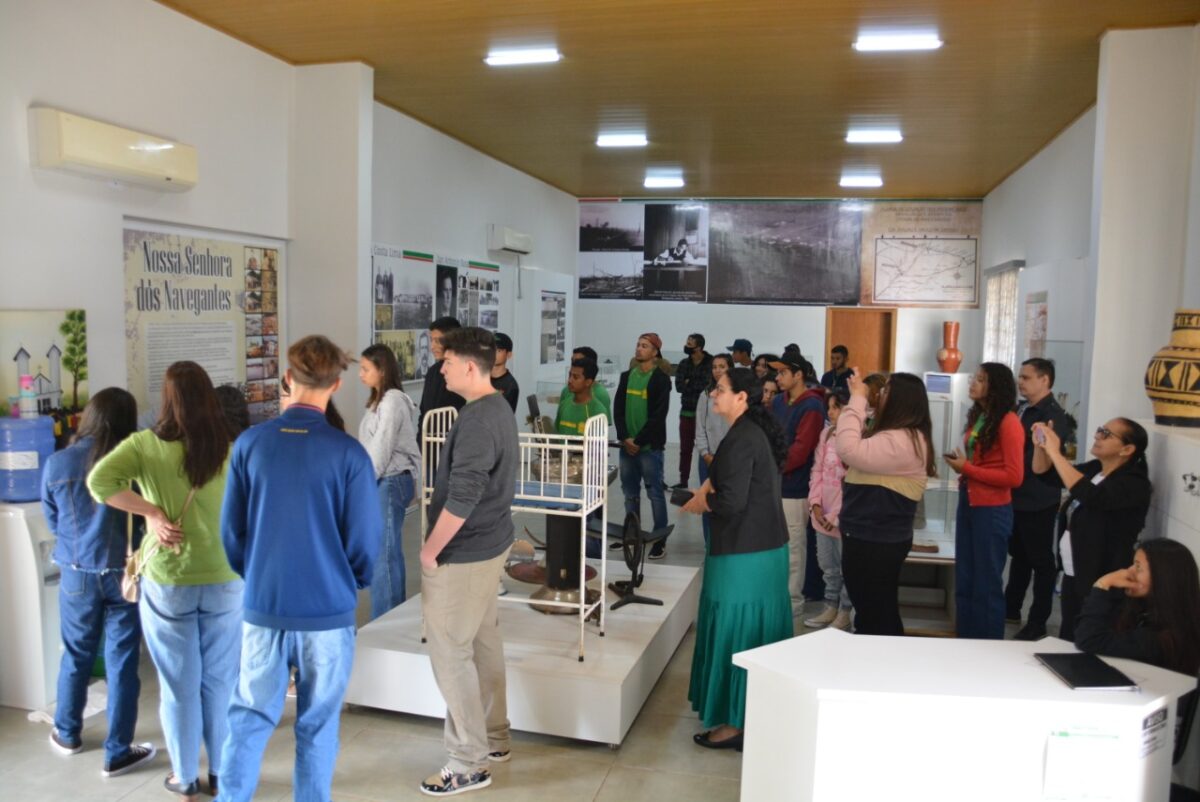 Museu Helena Meirelles recebe visita de estudantes de Anaurilândia em Bataguassu (MS) Museu Helena Meirelles recebe visita de estudantes de Anaurilândia em Bataguassu (MS)