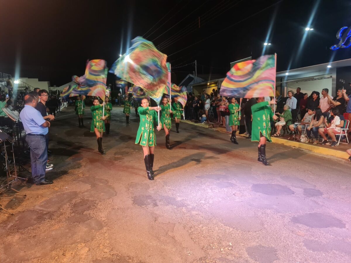 <strong>Prefeito Akira recebe integrantes da Banda “Ambrosio Lemes” que participaram de Festival de Bandas e Fanfarras em Glória de Dourados</strong>