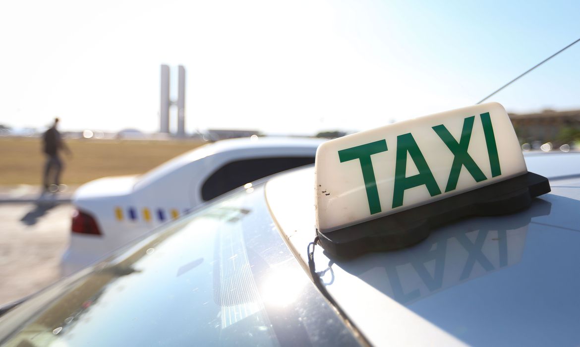 Auxílios Caminhoneiro e Taxista serão pagos neste sábado Auxílios Caminhoneiro e Taxista serão pagos neste sábado