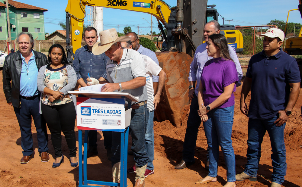 Guerreiro assina Ordem de Serviço e autoriza início das obras de drenagem da Avenida Jary Mercantes Guerreiro assina Ordem de Serviço e autoriza início das obras de drenagem da Avenida Jary Mercantes