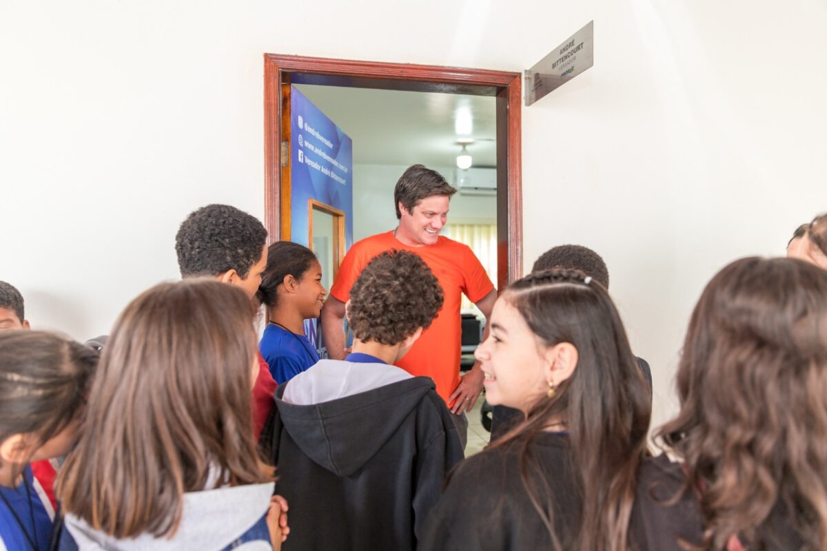 <strong>Alunos da Filinto Müller fazem visita guiada na Câmara de Três Lagoas</strong>