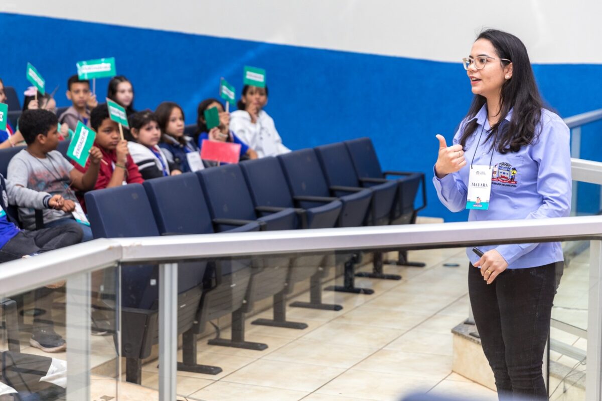 <strong>Alunos da Filinto Müller fazem visita guiada na Câmara de Três Lagoas</strong>