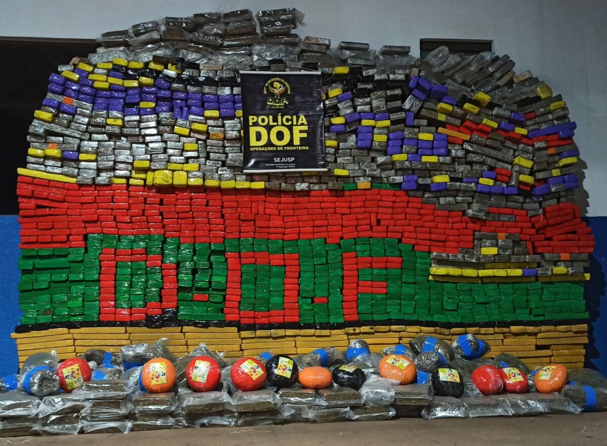 DOF apreende veículo roubado no mês passado em Itapema com mais de 2.000 quilos de drogas na MS-485 DOF apreende veículo roubado no mês passado em Itapema com mais de 2.000 quilos de drogas na MS-485