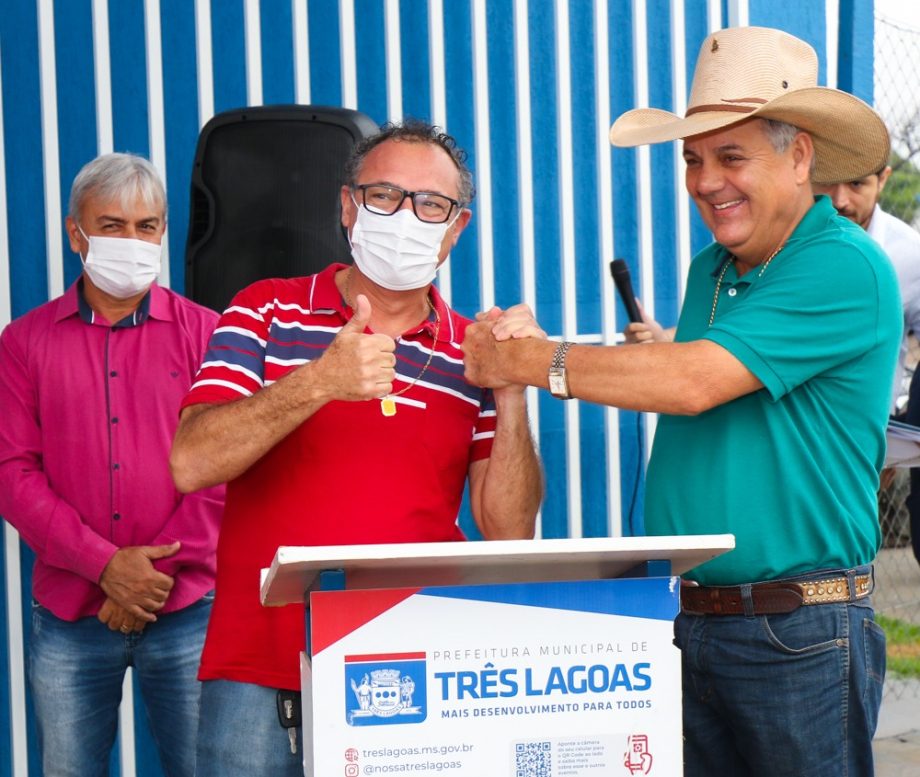 Prefeito autoriza início das obras de pavimentação e drenagem dos bairros Violetas e Eldorado Prefeito autoriza início das obras de pavimentação e drenagem dos bairros Violetas e Eldorado