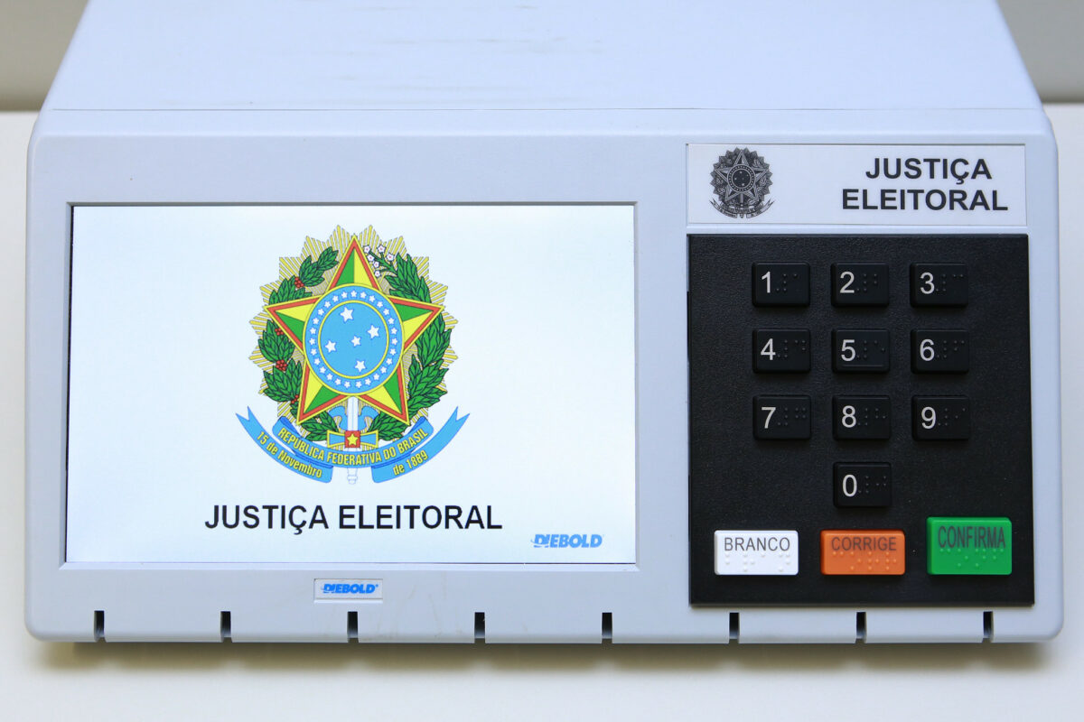 Justiça Eleitoral inicia carga e lacração das urnas em São Paulo Justiça Eleitoral inicia carga e lacração das urnas em São Paulo