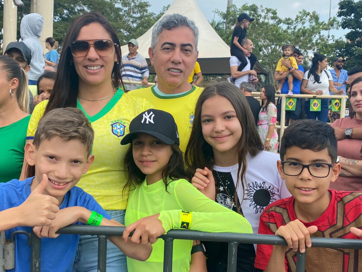 Desfile de 7 de Setembro atraiu milhares de pessoas ao centro de Três Lagoas Desfile de 7 de Setembro atraiu milhares de pessoas ao centro de Três Lagoas