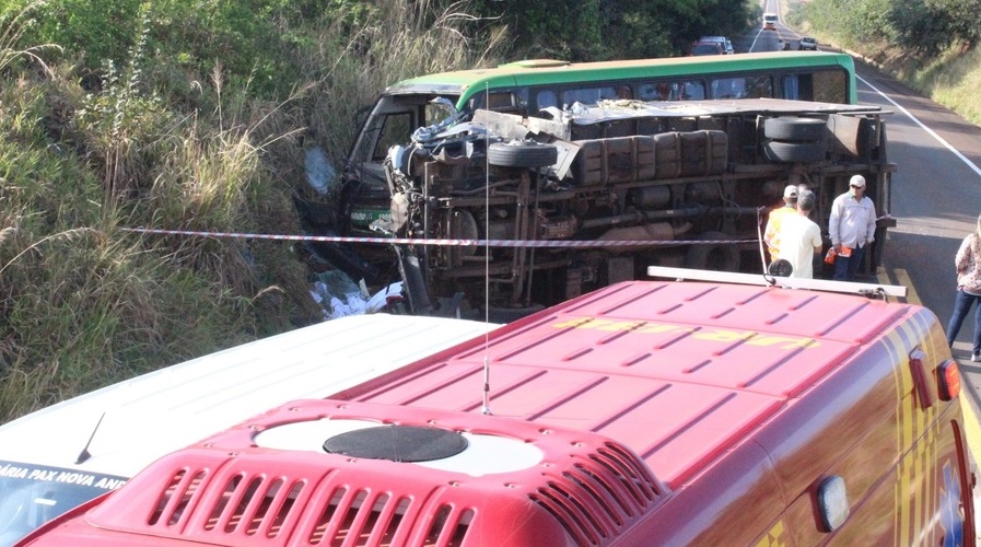 NOVA ANDRADINA: Acidente na MS-134 mata condutor de caminhão carregado e carne