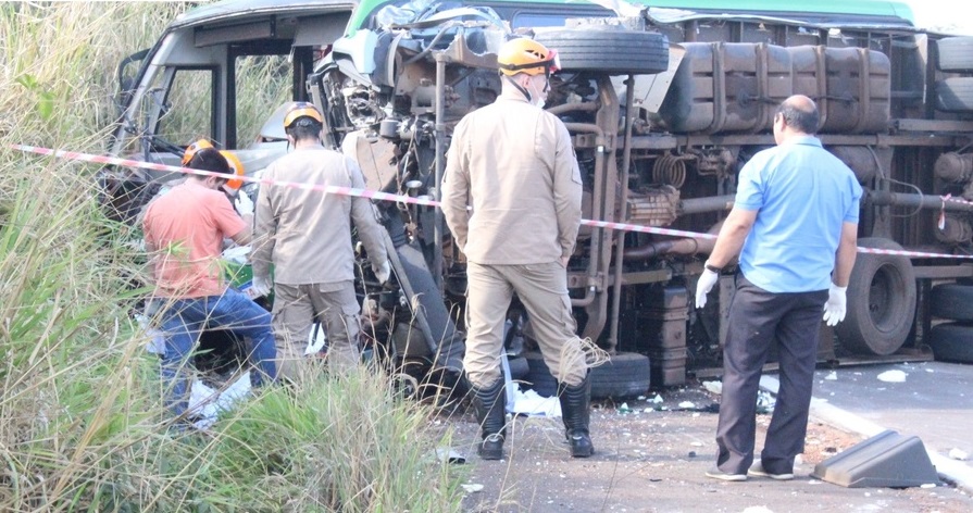 NOVA ANDRADINA: Acidente na MS-134 mata condutor de caminhão carregado e carne