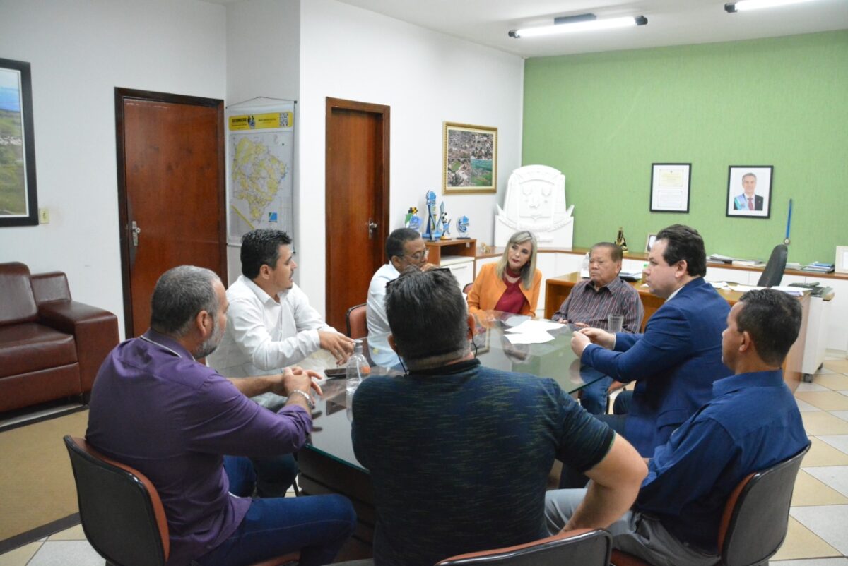 Akira recebe membros do Conpeb e discutem apoio do município ao evento Dia do Evangélico em Bataguassu (MS)