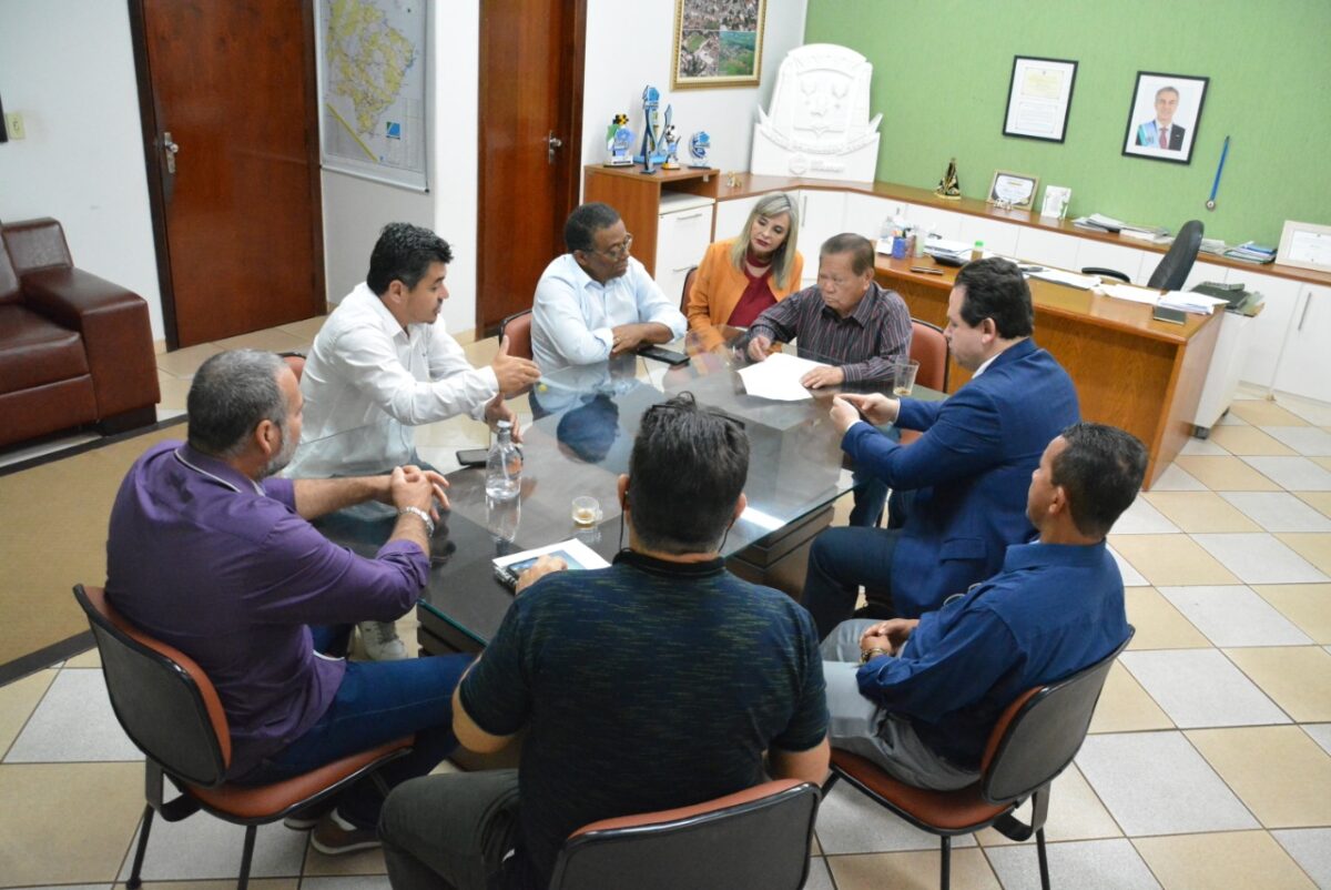Akira recebe membros do Conpeb e discutem apoio do município ao evento Dia do Evangélico em Bataguassu (MS)