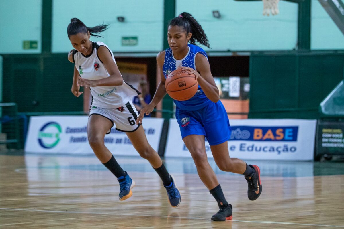 Com alunas da SEJUVEL, time feminino de MS é campeão do Campeonato Brasileiro Regional Centro Oeste de Basquetebol sub-18 Com alunas da SEJUVEL, time feminino de MS é campeão do Campeonato Brasileiro Regional Centro Oeste de Basquetebol sub-18