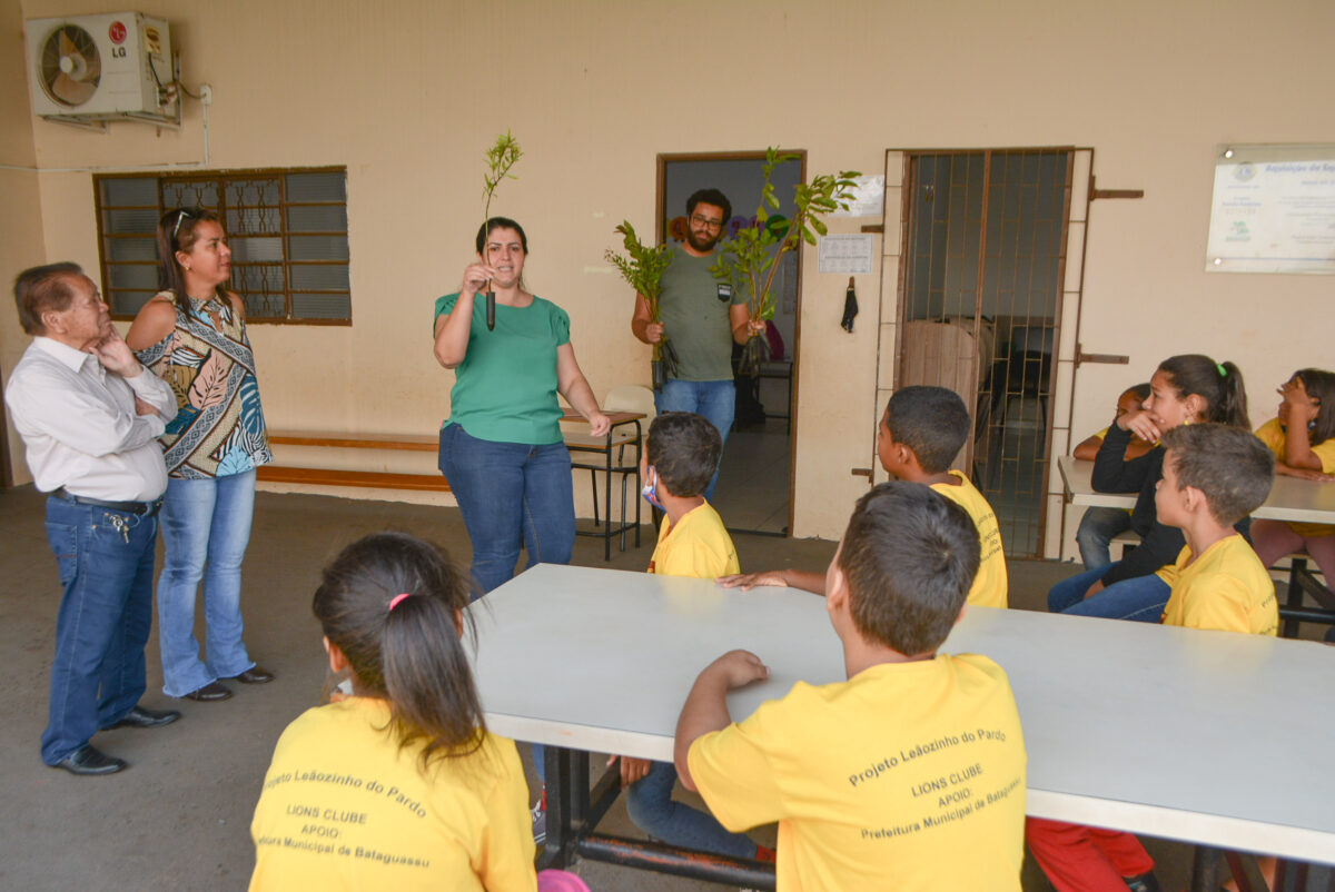 <strong>Superintendência do Meio Ambiente celebra Dia da Árvore com distribuição de mudas e sementes em Bataguassu </strong> <strong>Superintendência do Meio Ambiente celebra Dia da Árvore com distribuição de mudas e sementes em Bataguassu </strong>