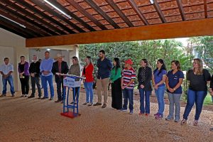 Prefeito entrega consultório itinerante para o IST/Aids e veículo para o CAPS AD