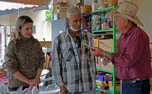 Prefeito entrega consultório itinerante para o IST/Aids e veículo para o CAPS AD