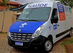 Prefeito entrega consultório itinerante para o IST/Aids e veículo para o CAPS AD