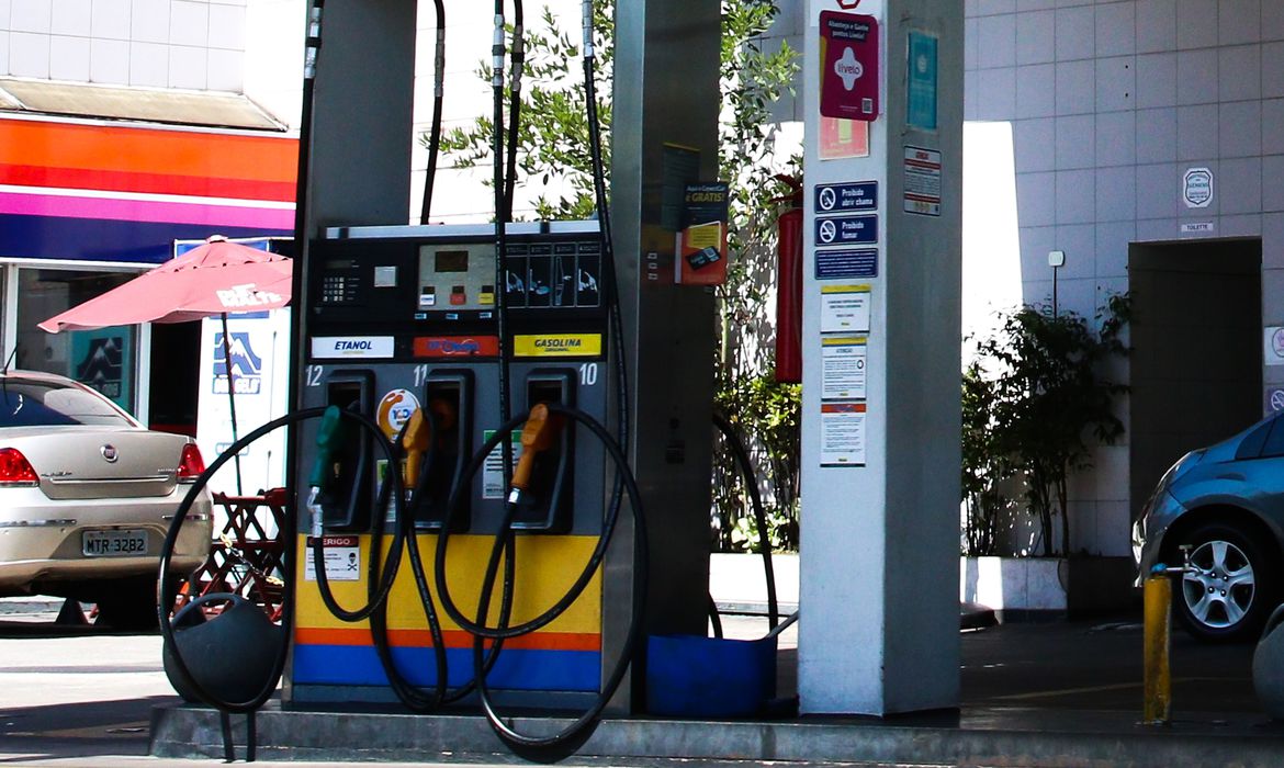 Brasil tem gasolina mais barata que Estados Unidos, Japão e Alemanha Brasil tem gasolina mais barata que Estados Unidos, Japão e Alemanha