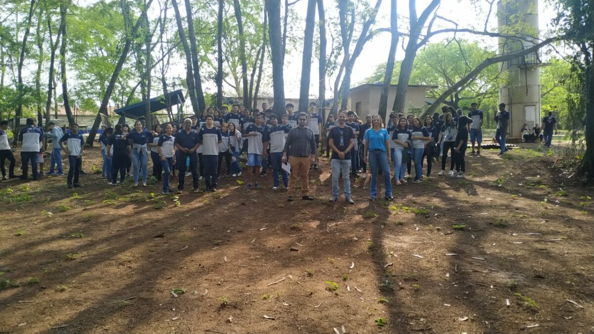 Meio Ambiente celebra Dia da Árvore com plantio de mudas e entrega de certificados para podadores