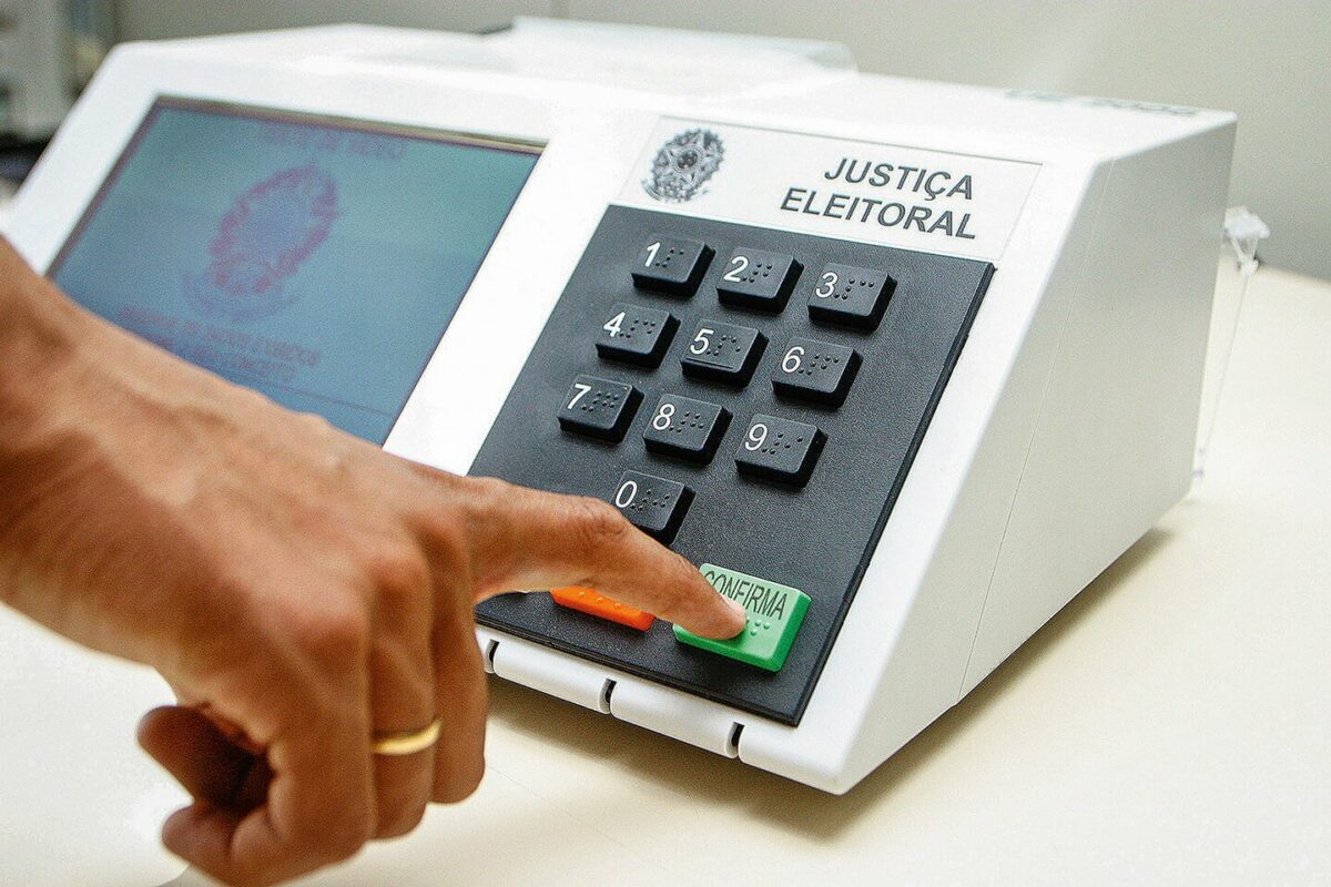 André e Riedel crescem em nova pesquisa e devem disputar o segundo turno André e Riedel crescem em nova pesquisa e devem disputar o segundo turno