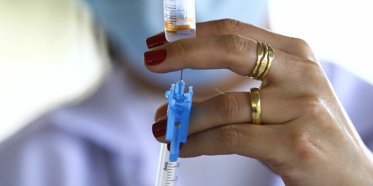 Brasil tem 9,4 mil novos casos e 80 mortes por covid-19 em 24 horas Brasil tem 9,4 mil novos casos e 80 mortes por covid-19 em 24 horas