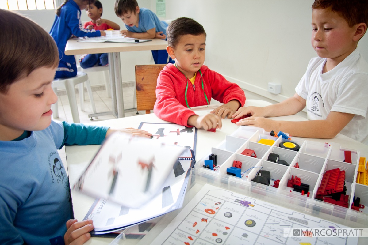 Desenvolvimento comunitário potencializa sonhos e vocações de crianças e adolescentes em várias regiões do país Desenvolvimento comunitário potencializa sonhos e vocações de crianças e adolescentes em várias regiões do país