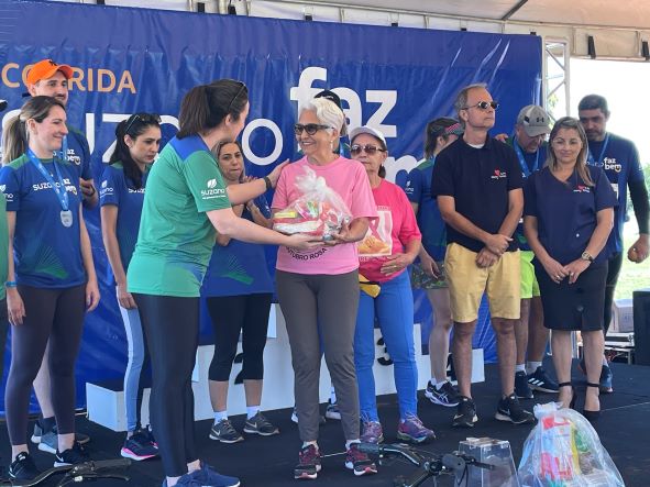 <strong>Corrida e Caminhada Suzano Faz Bem arrecada cerca de 5 mil quilos de alimentos para instituições de Três Lagoas</strong><strong></strong> <strong>Corrida e Caminhada Suzano Faz Bem arrecada cerca de 5 mil quilos de alimentos para instituições de Três Lagoas</strong><strong></strong>