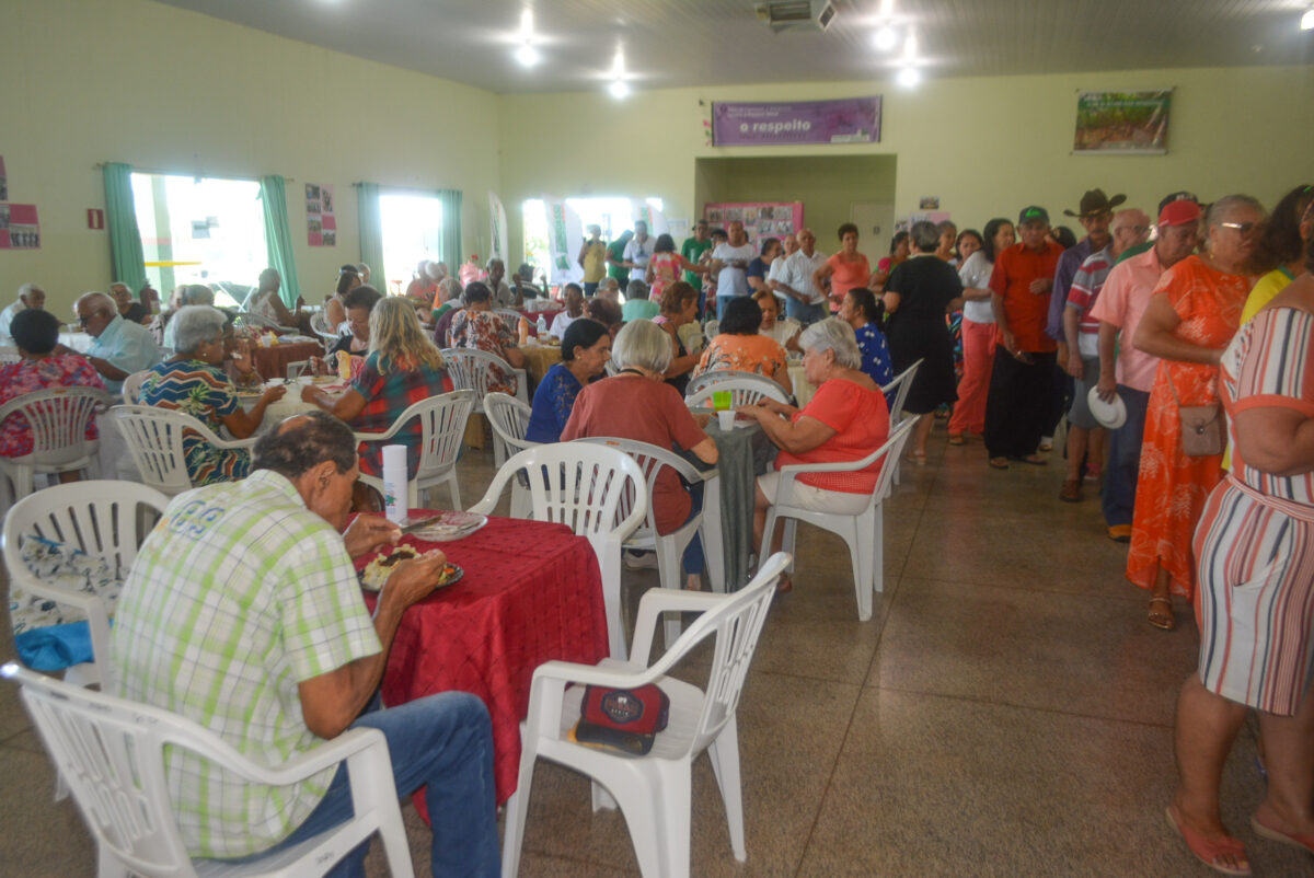 Idosos do SCFV da Melhor Idade de Bataguassu participam de almoço em comemoração ao mês do idoso Idosos do SCFV da Melhor Idade de Bataguassu participam de almoço em comemoração ao mês do idoso