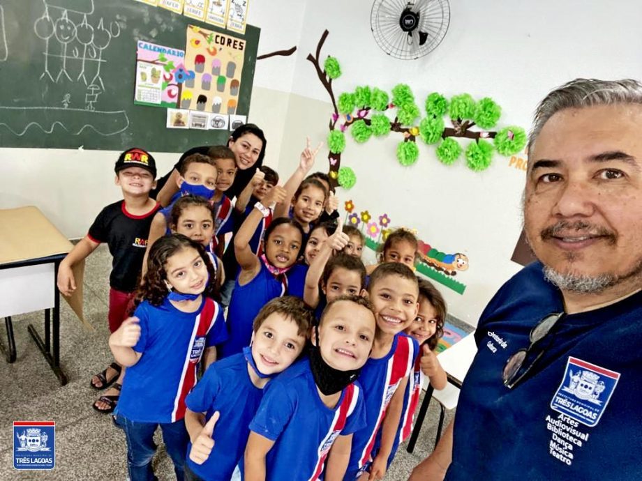 Alunos do 6º ano da E.M. Odeir Antônio da Silva participam de oficina de fotografia e já estão dando um show no registro de imagens Alunos do 6º ano da E.M. Odeir Antônio da Silva participam de oficina de fotografia e já estão dando um show no registro de imagens
