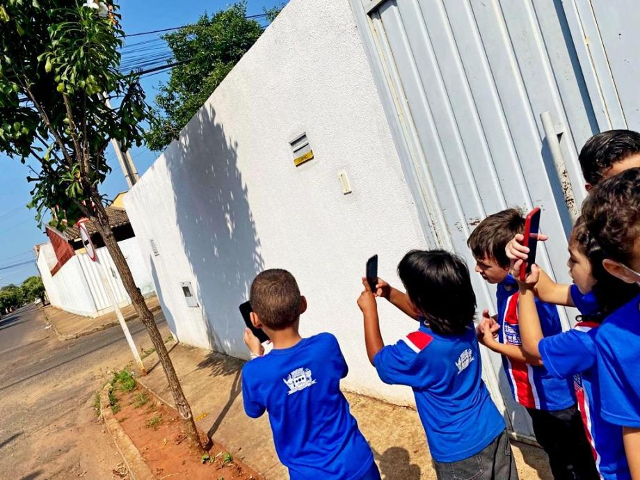 Alunos do 6º ano da E.M. Odeir Antônio da Silva participam de oficina de fotografia e já estão dando um show no registro de imagens Alunos do 6º ano da E.M. Odeir Antônio da Silva participam de oficina de fotografia e já estão dando um show no registro de imagens