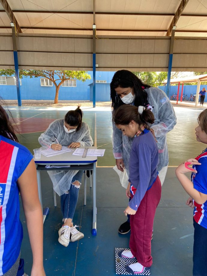 PROGRAMA SAÚDE NA ESCOLA – Alunos da Rede Municipal são acompanhados por equipe multidisciplinar de Saúde e Educação PROGRAMA SAÚDE NA ESCOLA – Alunos da Rede Municipal são acompanhados por equipe multidisciplinar de Saúde e Educação