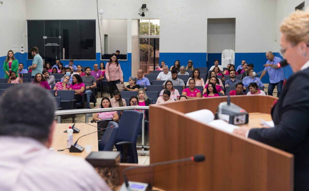 Câmara promove conscientização de servidores sobre prevenção ao câncer de mamas e colo do útero