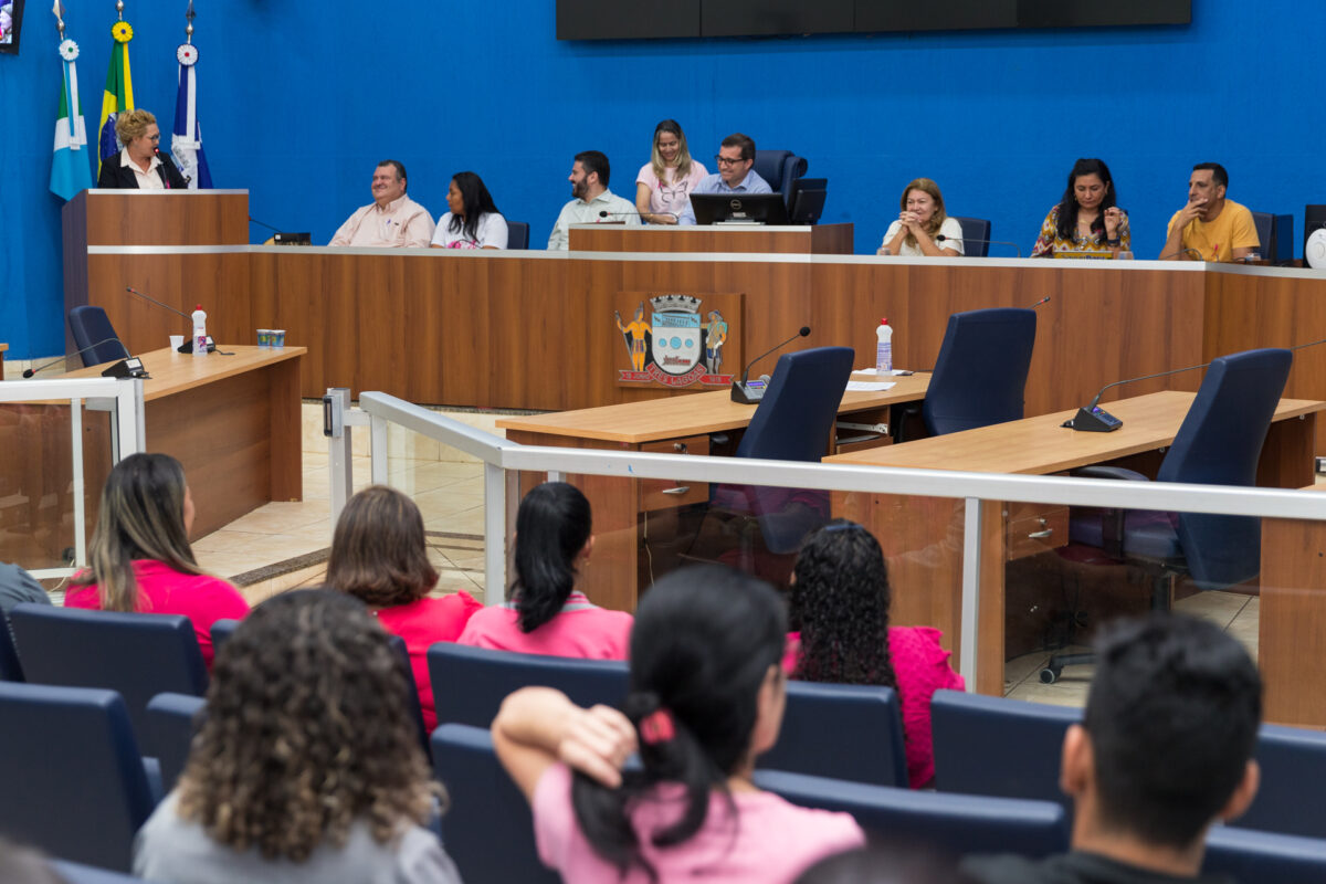 Câmara promove conscientização de servidores sobre prevenção ao câncer de mamas e colo do útero