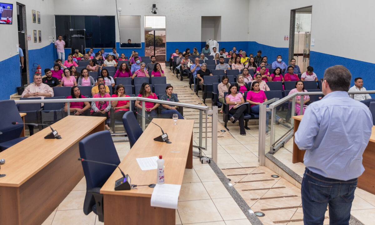 Câmara promove conscientização de servidores sobre prevenção ao câncer de mamas e colo do útero