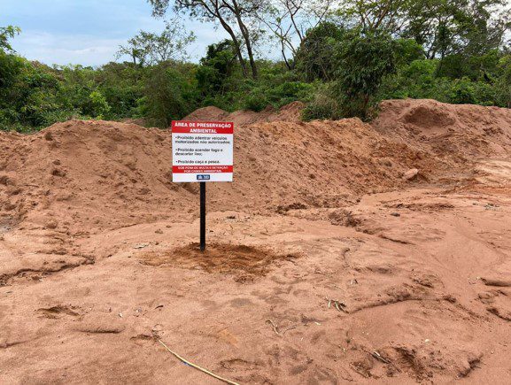 Por recomendação da Promotoria de Justiça, SEMEA instala cerca e porteiras nas entradas de acesso à Cascalheira