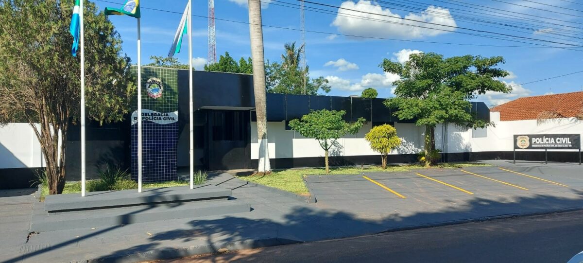 Mulher é presa com drogas e tenta enganar polícia dentro de ônibus em Água Clara