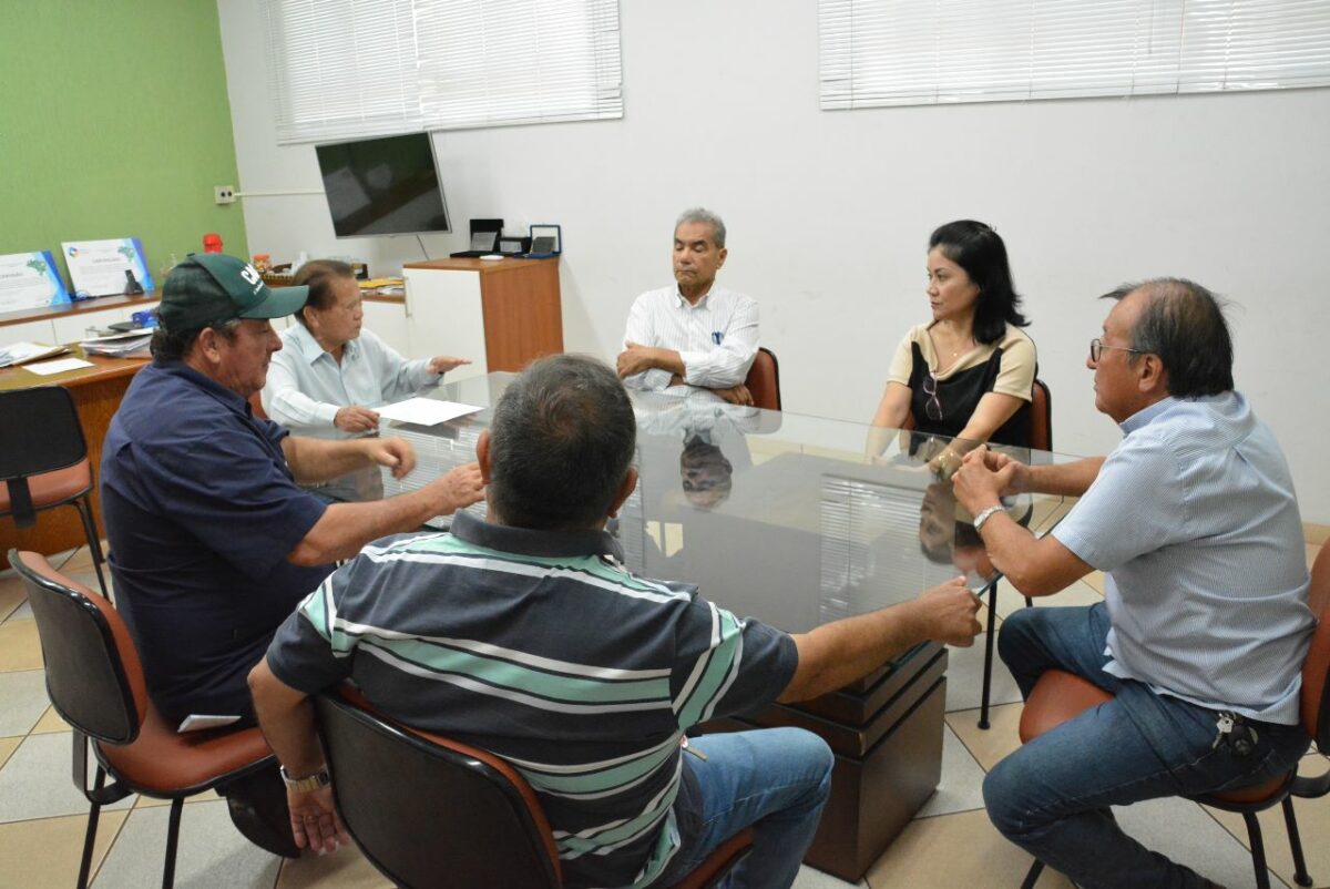 <strong>Akira recebe representantes da Aciaba e debatem sobre campanha promocional de final de ano</strong> <strong>Akira recebe representantes da Aciaba e debatem sobre campanha promocional de final de ano</strong>
