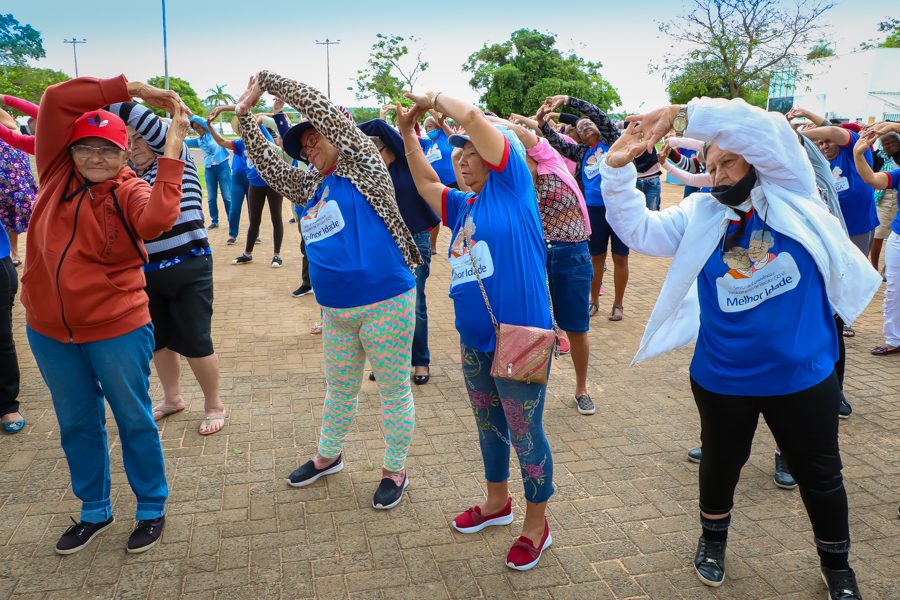 Atendidos pelos serviços da SMAS participam de confraternização em comemoração ao Dia do Idoso