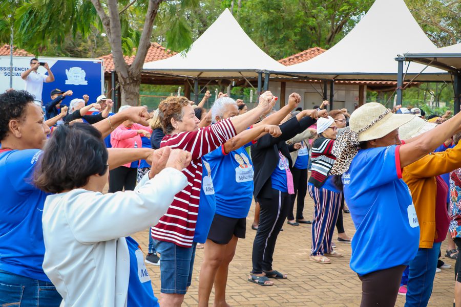 Atendidos pelos serviços da SMAS participam de confraternização em comemoração ao Dia do Idoso