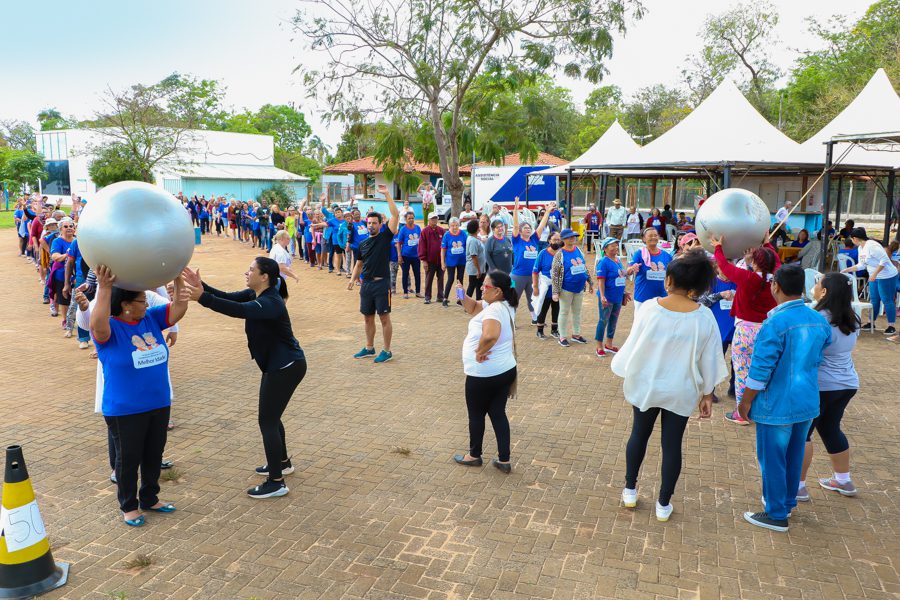 Atendidos pelos serviços da SMAS participam de confraternização em comemoração ao Dia do Idoso