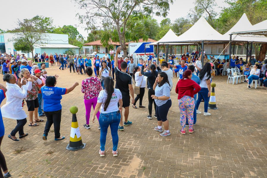 Atendidos pelos serviços da SMAS participam de confraternização em comemoração ao Dia do Idoso