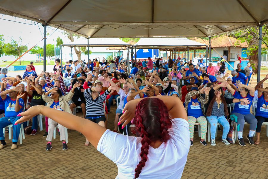 Atendidos pelos serviços da SMAS participam de confraternização em comemoração ao Dia do Idoso