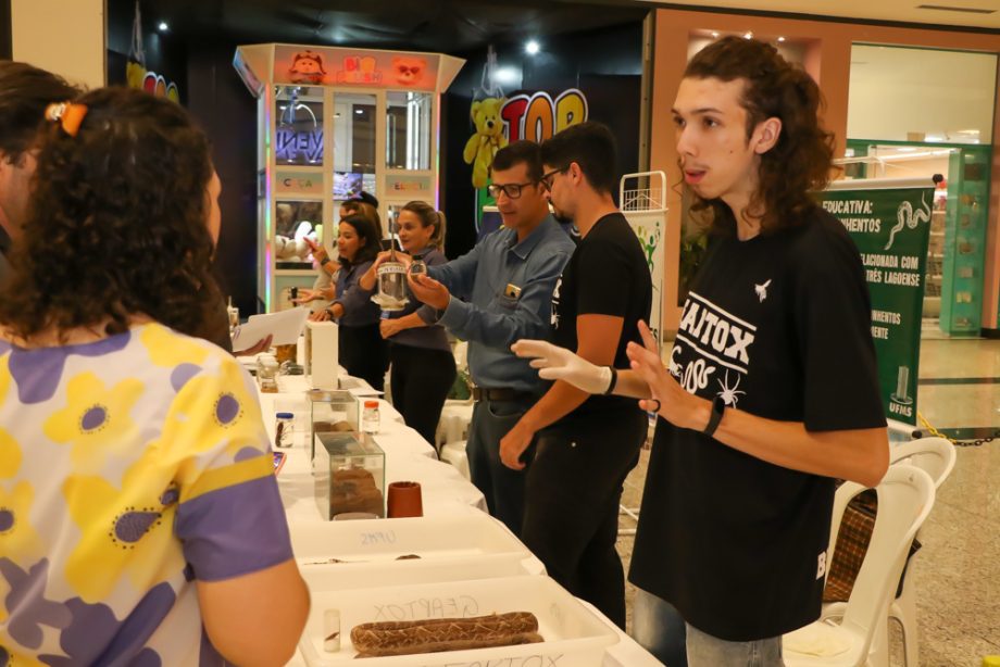 Cerca de 300 pessoas prestigiaram Tenda Educativa da SMS e UFMS no Shopping Três Lagoas Cerca de 300 pessoas prestigiaram Tenda Educativa da SMS e UFMS no Shopping Três Lagoas